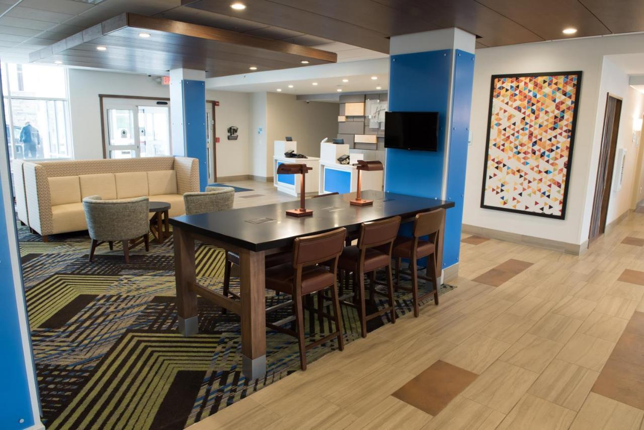 Holiday Inn Express & Suites - Merrillville By Ihg Bagian luar foto